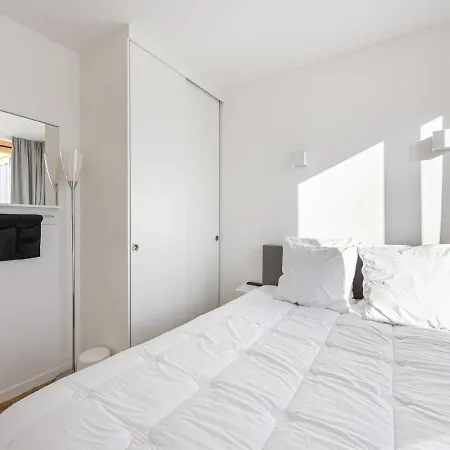 Moderne Avec Terrasse Et Acces Direct Aux Pistes - - Fr-1-640-23 * Val Thorens